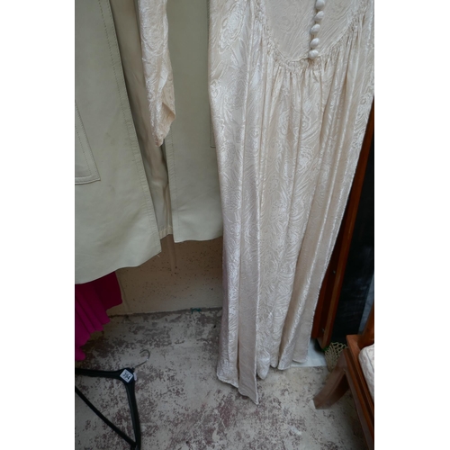 350 - Collection of vintage clothing to include Jean Muir cream leather coat size 12, Cojana London Cape, ... 