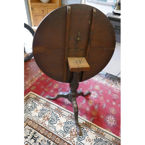 368 - Antique oak tilt top tripod table