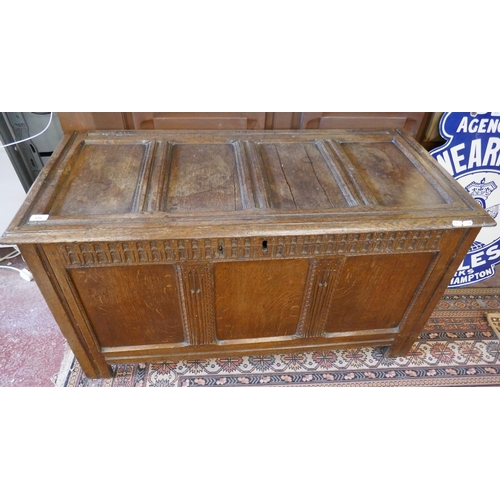 370 - Oak coffer - Approx W: 120cm D: 58cm H: 63cm