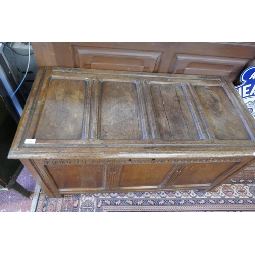 370 - Oak coffer - Approx W: 120cm D: 58cm H: 63cm