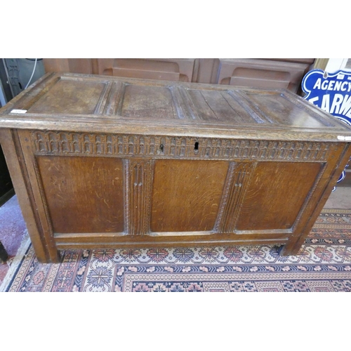 370 - Oak coffer - Approx W: 120cm D: 58cm H: 63cm