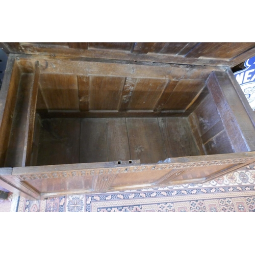 370 - Oak coffer - Approx W: 120cm D: 58cm H: 63cm