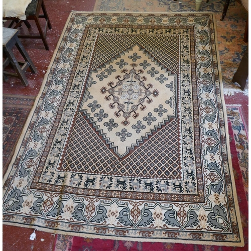 394 - Tunisian patterned rug - Approx size: 286cm x 191cm