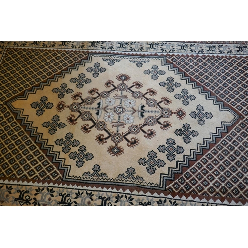 394 - Tunisian patterned rug - Approx size: 286cm x 191cm