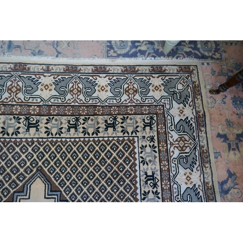 394 - Tunisian patterned rug - Approx size: 286cm x 191cm