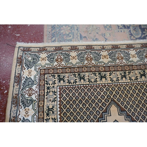 394 - Tunisian patterned rug - Approx size: 286cm x 191cm