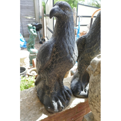 468 - Pair of eagle statues - Approx height: 61cm