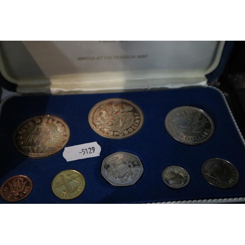 125 - Large collection of coinage proof sets and specimen notes