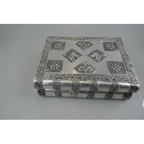 137 - 1970’s tin jewellery box - Approx: W: 28cm D: 21cm H: 9cm