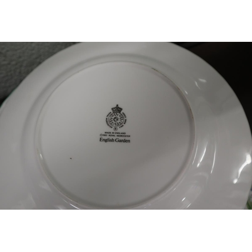 326 - Royal Worcester tea service - English Garden