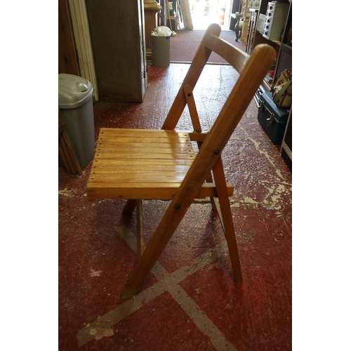 331 - Set of 4 folding chairs