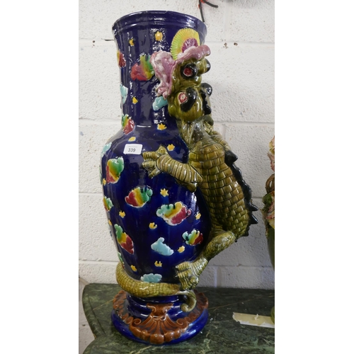 339 - Large floor standing vase adorned with dragon - Approx. height: 69cm