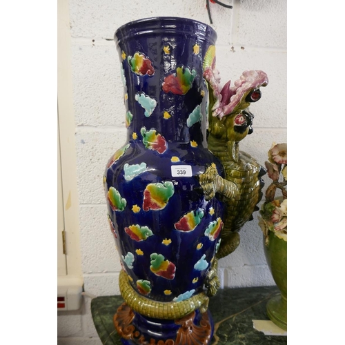 339 - Large floor standing vase adorned with dragon - Approx. height: 69cm