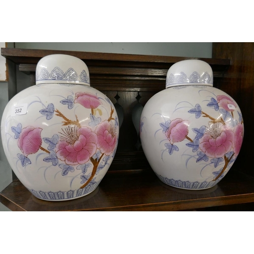 352 - Pair of large Chinese ginger jars - Approx. height: 32cm