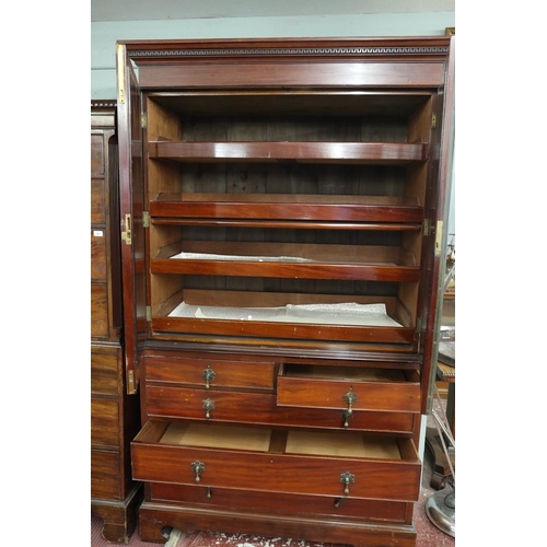 358 - Mahogany linen press - Approx: W: 125cm D: 52cm H: 210cm