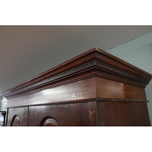 358 - Mahogany linen press - Approx: W: 125cm D: 52cm H: 210cm