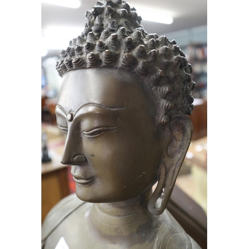 371 - Large bronze statue of Buddha - Approx. height: 69cm