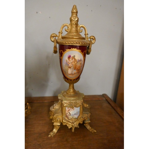 401 - French clock garniture - Approx. height of clock: 41cm