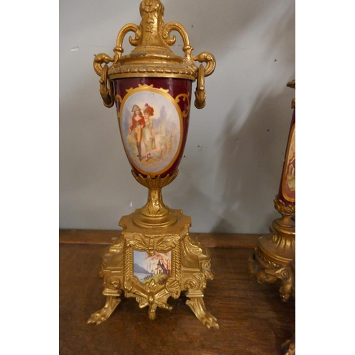 401 - French clock garniture - Approx. height of clock: 41cm