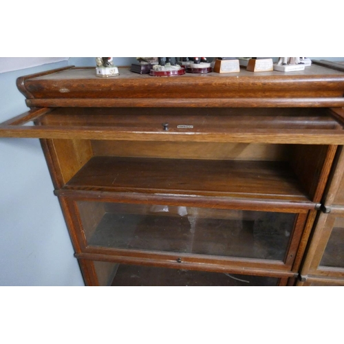 402 - Globe Wernicke bookcase