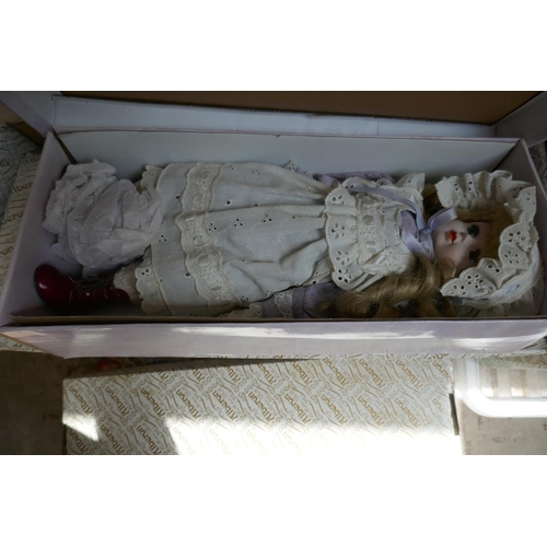 415 - Very large collection of dolls - mostly boxed