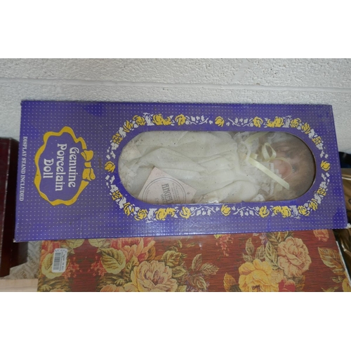 415 - Very large collection of dolls - mostly boxed