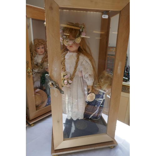 417 - Collection of dolls in display cases etc