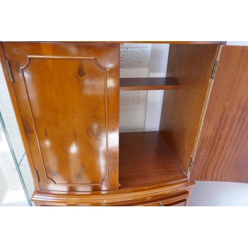 422 - Yew wood drinks cabinet - Approx: W: 62cm D: 43cm H: 130cm