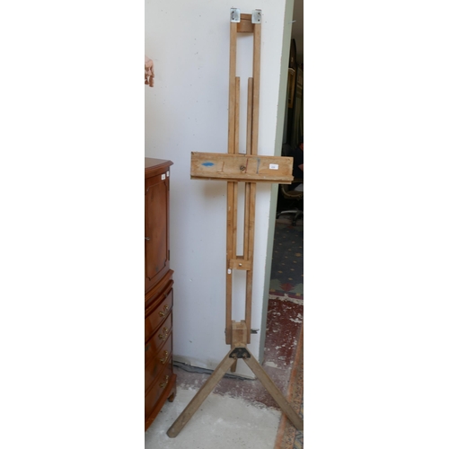 430 - Artists easel 