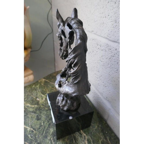 433 - Contemporary bronze horse head