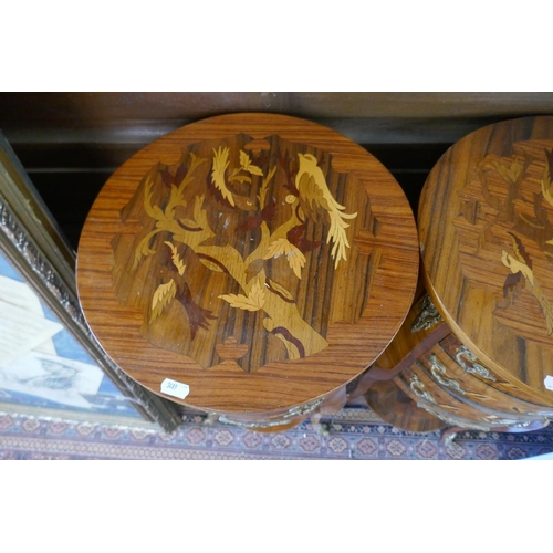 441 - Pair of French marquetry bedside chests - Approx. height: 78cm