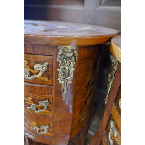 441 - Pair of French marquetry bedside chests - Approx. height: 78cm