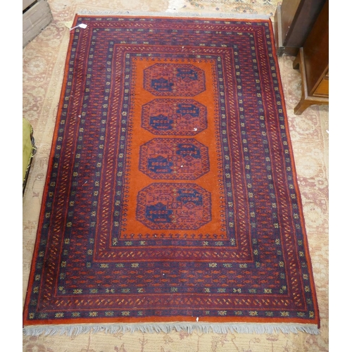 464 - Red pattern rug - Approx. size: 197cm x 132cm