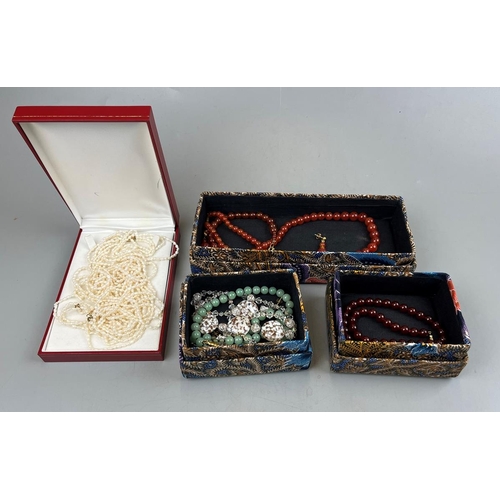 77 - Collection of jewellery to include pearls, venetian jewellery and spares