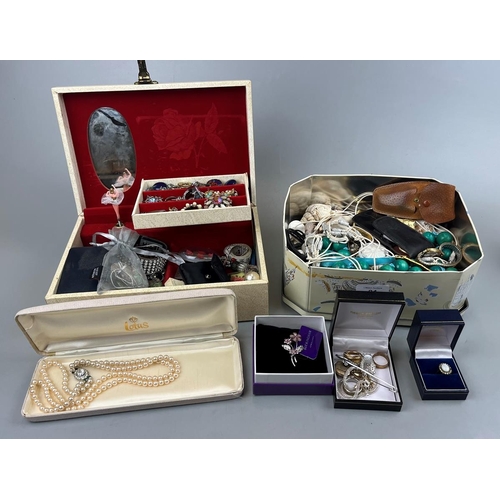 81 - Collection of jewellery to include silver