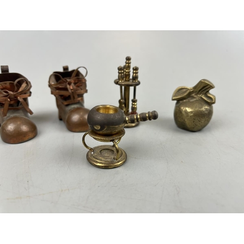 92 - Collection of miniature brass and copper items