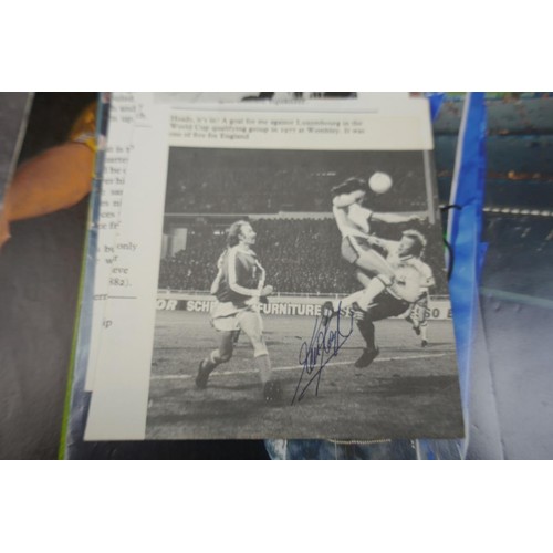 96 - Collection of football autographs - Kevin Keegan, Peter Shilton, Roy Wilson etc together with footba... 