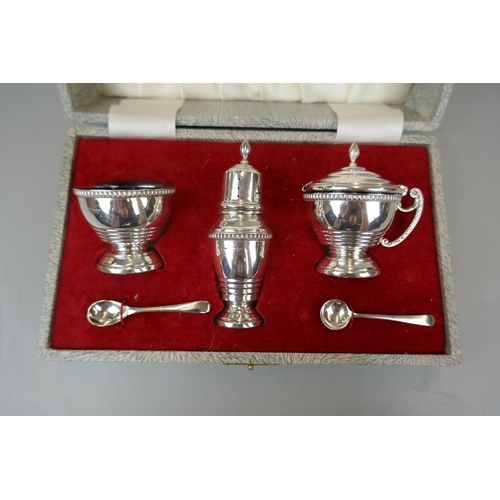 10 - Hallmarked silver cased cruet set - Approx weight of silver 161g (weighed without liners)