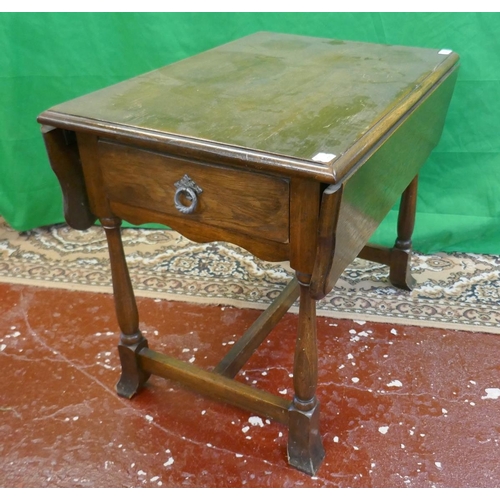 122 - Small oak drop leaf table