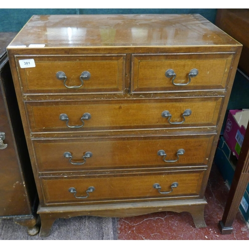 132 - Small mahogany chest of drawers - Approx: W: 61cm D: 38cm H: 74cm