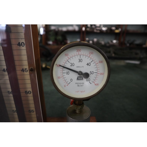 135 - Vintage pressure valve indicator
