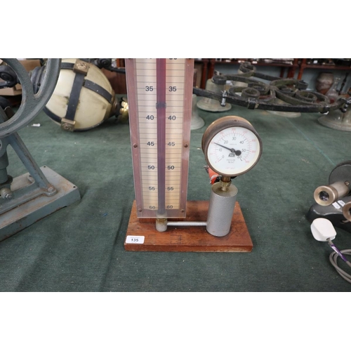 135 - Vintage pressure valve indicator