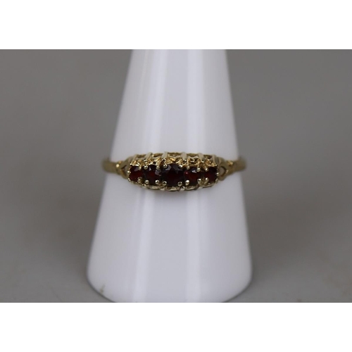 18 - Gold 5 stone garnet set ring - Approx size: S