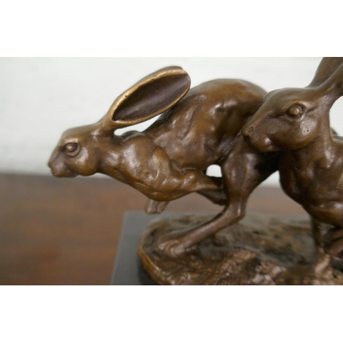 184 - Bronze figure of hares - Height 12cm