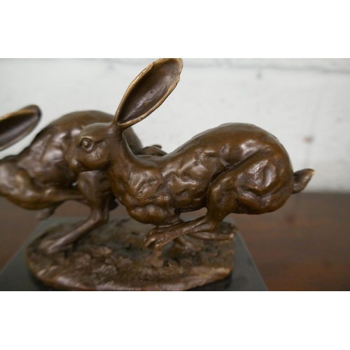 184 - Bronze figure of hares - Height 12cm