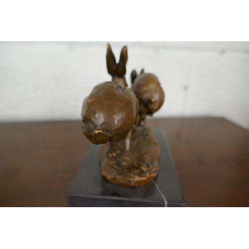 184 - Bronze figure of hares - Height 12cm