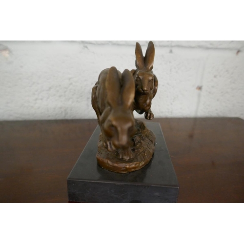 184 - Bronze figure of hares - Height 12cm