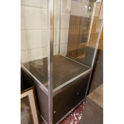 202 - Display cabinet - Approx: W: 60cm D: 60cm H: 176cm