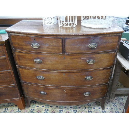 267 - 19thC bow fronted chest of 4 drawers with splayed feet - Approx size W: 109cm D: 57cm H: 109cm