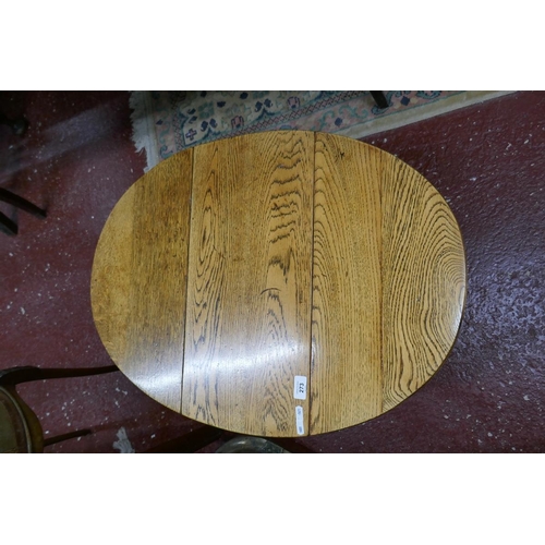 273 - Small oak drop leaf table